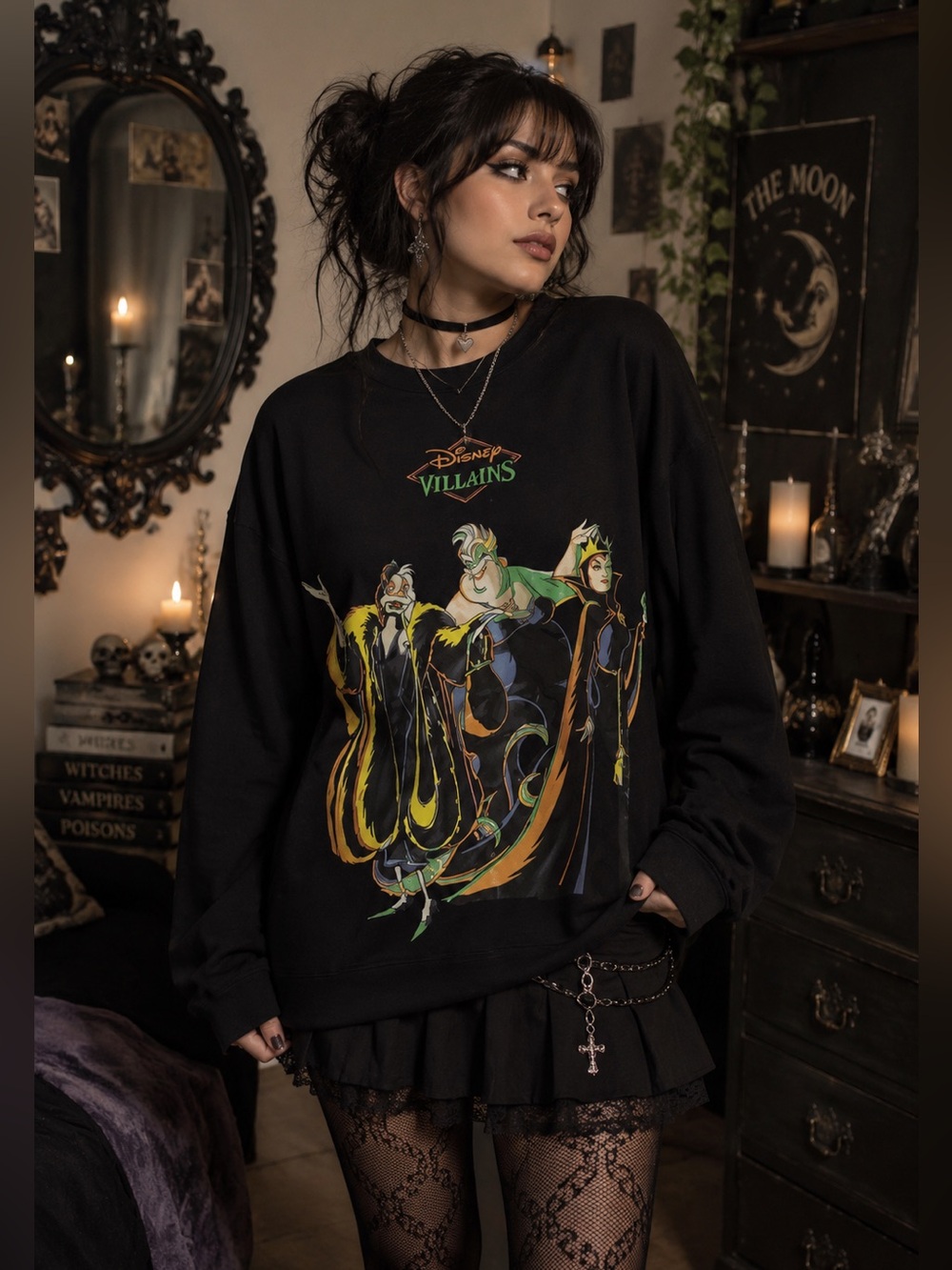 Disney Queen Villains Black Crew Neck Graphic Sweatshirt Size Medium